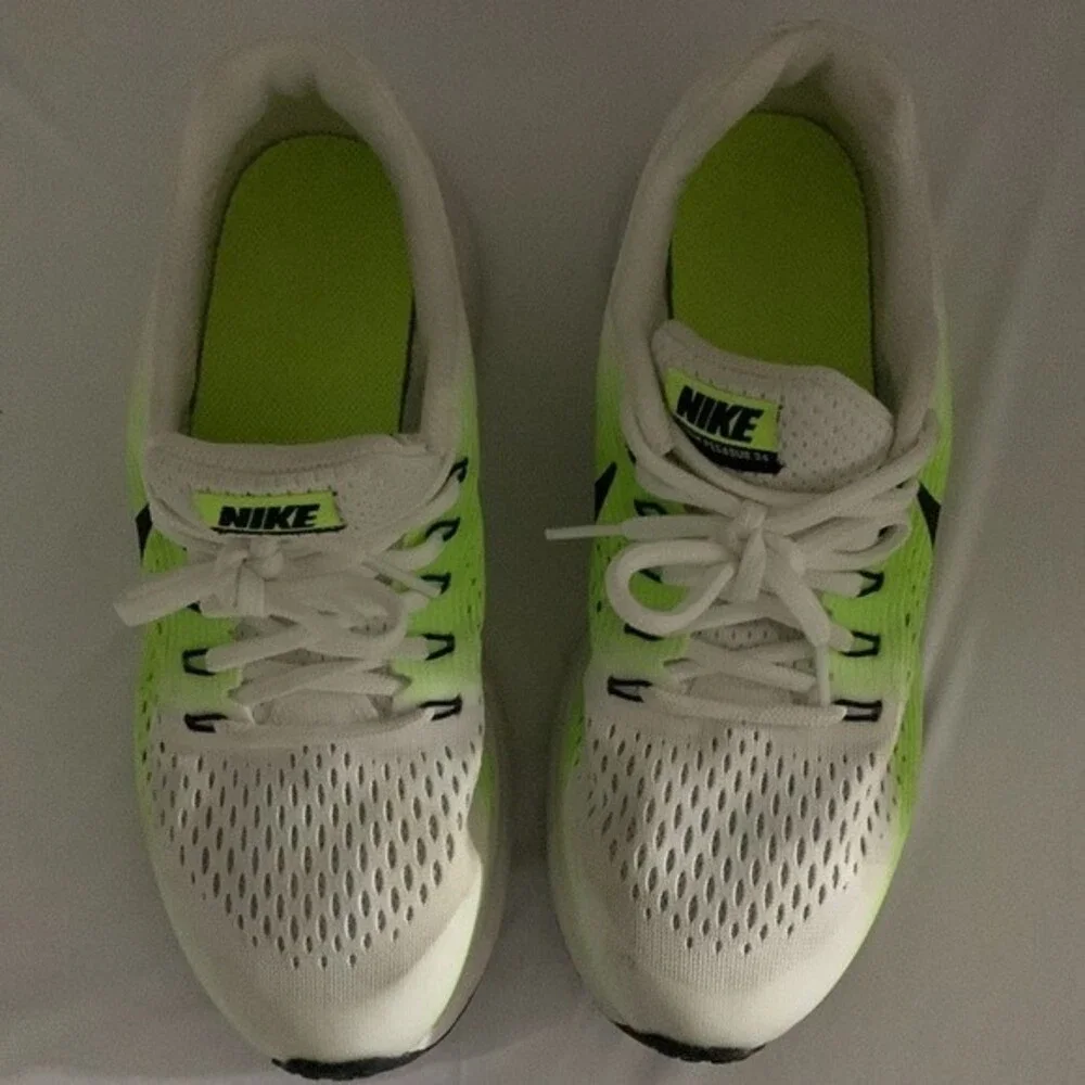 Nike Air Zoom Pegasus 34 Gs “Ghost Green” Sneakers. Size 7Y